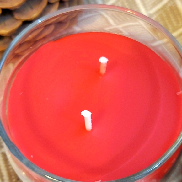 Yankee Candle Macintosh - Picture 2 of 3